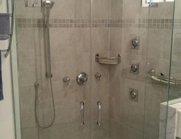 thumbs_accessible-shower-double-doors-2